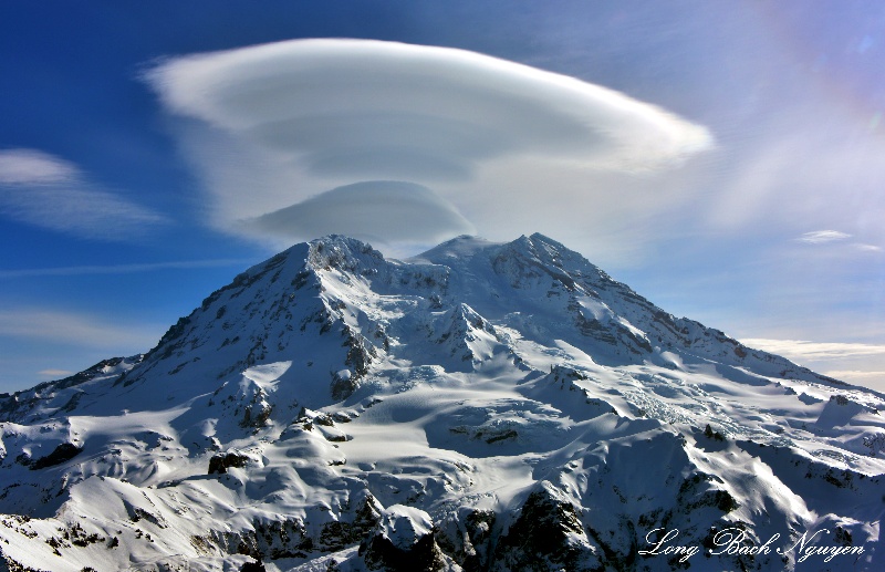 Standing Lenticular Formation over Mount Rainier National Park, Wasington State 