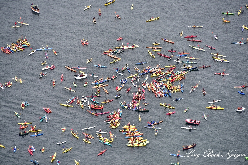 Kayactivists protest as Arctic Drill Rig moored Harbor Island