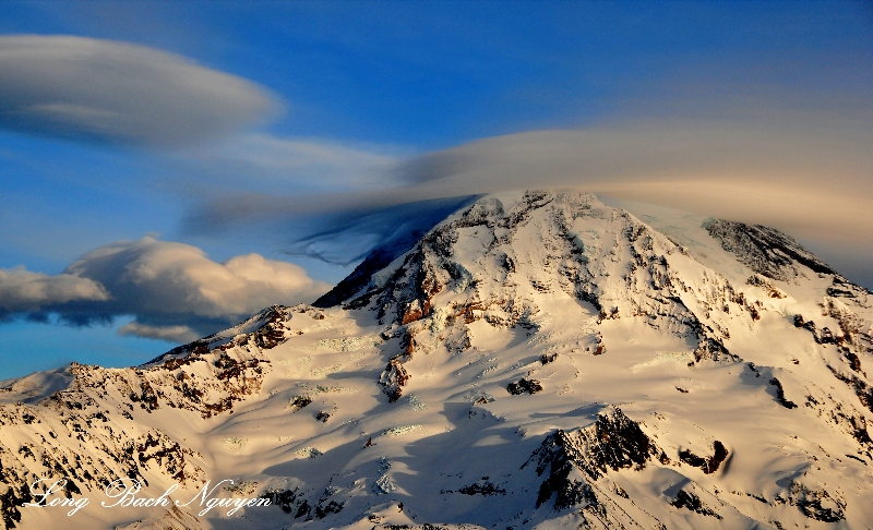 Bonnet Cap Cloud and Standing Lenticular on Mount Rainier US National Park Washington 194  