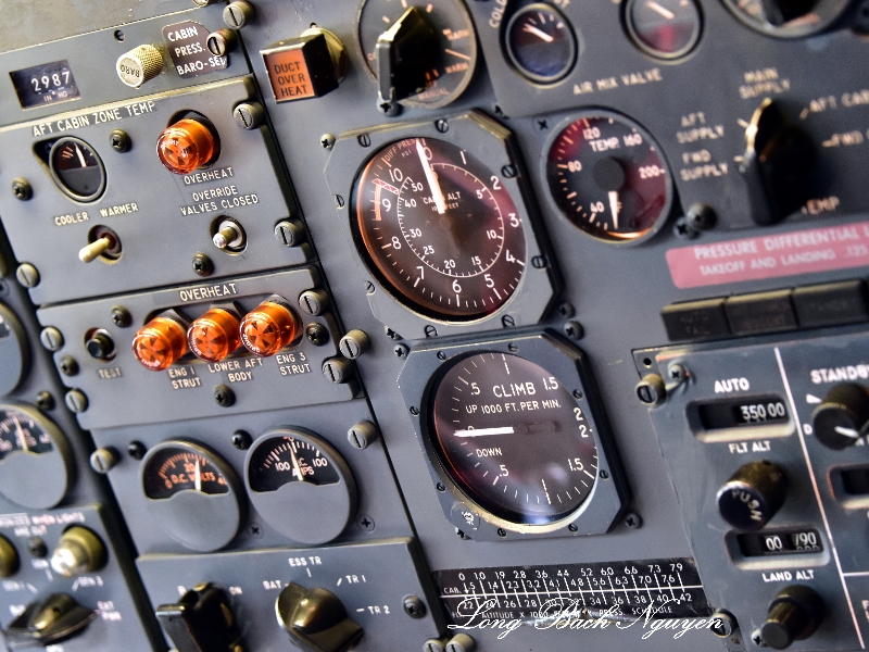 Retired American Airlines Boeing 727 Pressurization Control Clay Lacy Aviation Seattle 256  
