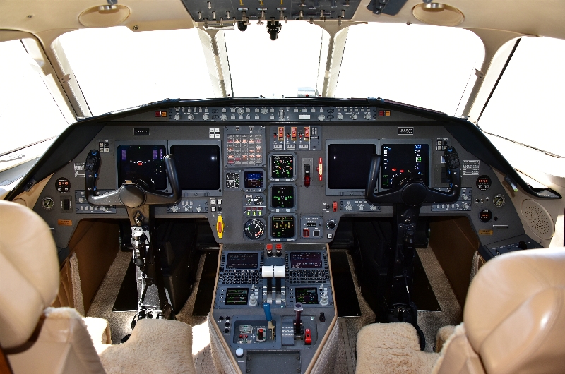 N555GS cockpit 012  