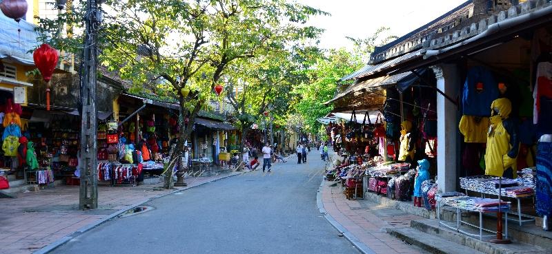 Souvenir shops on Nguyen Thi Minh Khai Hoi An 1233 