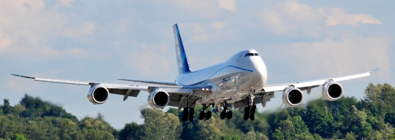 Boeing 747-8i on final into Boeing Field 184  