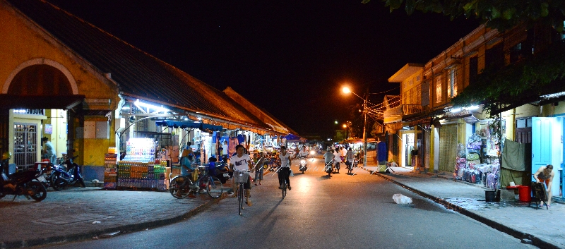 Night time in Hoi An 1393  
