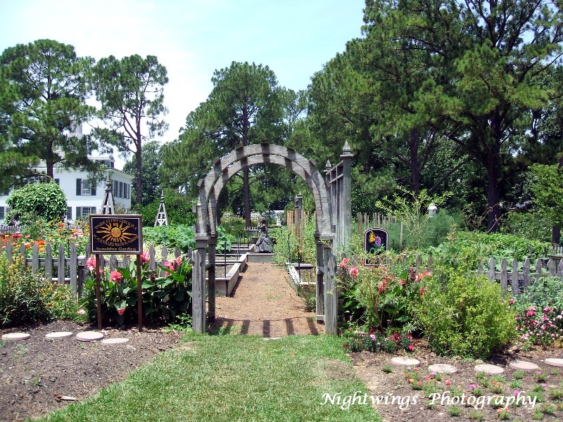 East Baton Rough Parish - Baton Rouge - Governors Mansion grounds 