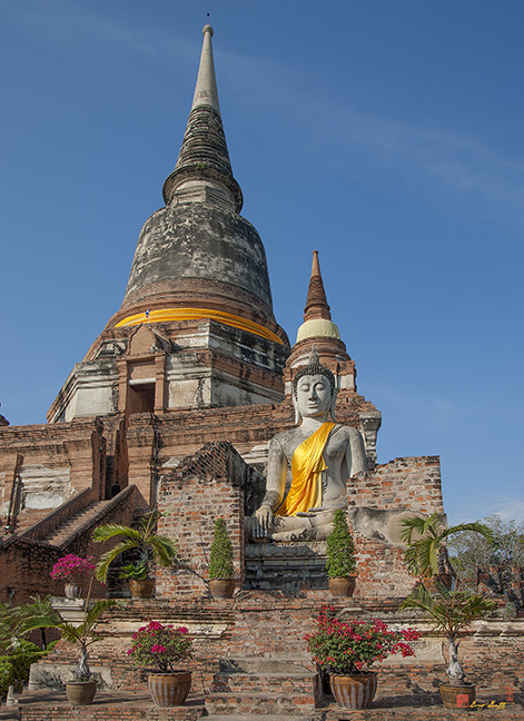 Wat Phra Chao Phya-Thai Buddha Image and Great Central Chedi (DTHA072)