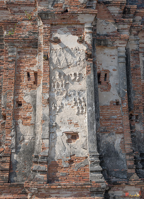 Wat Chaiwatthanaram Bas-relief Stucco on a Wall Chedi (DTHA083)
