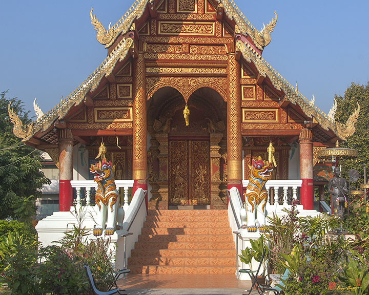 Wat Phuak Hong Phra Wihan Entrance (DTHCM0576)