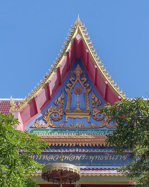 Wat Sawangfa Pruetaram Gable of Wihan Luang Por Buddha (DTHCB0134)