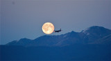 AeroCommander landing with the Full Moon at MRI