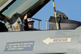 Stian in de cockpit van een belgische F-16