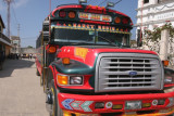 Coloridos Buses Sirven a la Poblacion