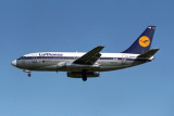 LUFTHANSA BOEING 737 200 LHR RF 460 4.jpg
