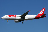 TAM AIRBUS A320 GRU RF IMG_4622.jpg