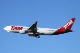 TAM AIRBUS A330 200 GRU RF IMG_4410.jpg