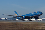 VIETNAM AIRLINES AIRBUS A330 200 KIX RF IMG_5521.jpg