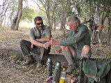 Phil provides tea for Jim, Kuyenda