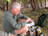Phil reads Cyns life bird list, Kuyenda