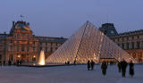 Le Louvre et ses pyramides