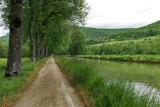 Le long du canal de Bourgogne près de Chateauneuf en Auxois