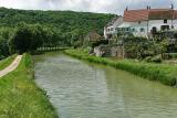 Le long du canal de Bourgogne près de Chateauneuf en Auxois