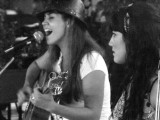 2009_02_27 Valentines Acoustic: Romina y Priscila Khan