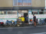 A local directs us to a great lunch spot.