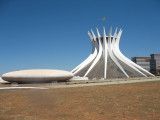Catedral de Brasília de dia...