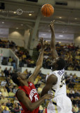 Yellow Jackets F Zack Peacock shoots a floater over Terrapins F James Gist