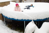 2010-11-27 Snow on trampolin