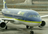 Air Comet A-320 approaches its gate at MAD