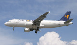 AirOne A 320 approaching LHR 27R