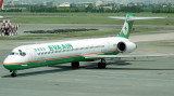 EVA MD-90 approaching its gate at TPE