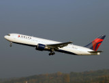 B767-300  N1604R