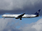 B767-400  N844MH