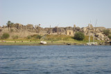 Lake Nasser banks at Aswan.jpg