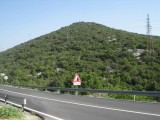 Pour passer dune partie  lautre de la Croatie, la route traverse la Bosnie-Herzgovine sur une vingtaine de kilomtres