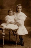 Dentelles pour deux soeurs belges