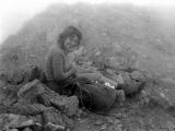 Genevive au sommet, dans le brouillard