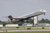 McDonnell Douglas MD-90 (N908DA)