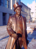 Yekaterinburg Statue.jpg