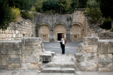 Bet She’arim: Judy in front of the burial Cave of the Coffins with a courtyard - in the necropolis