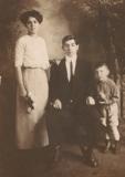 Grandma Anna's brother Hyman, sister Beckee Rosenfaub (Antee) - she was from England) & Beckee's son Benjamin (circa 1915)