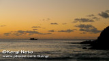 Barco no pr do sol, Praia do Cachorro (IMG_1582)