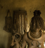 Himba en casa.jpg