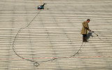 Nettoyage des escaliers de l'arche de La Défense