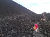 Climbing Cerro Negro (active) vulcano