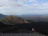 Climbing Cerro Negro (active) vulcano
