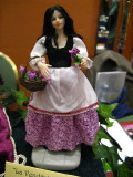 Una bambola, 'La Venditrice di Violette' daCelidoniaArtista: Daniela Messina .. C2410