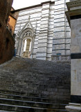 Looking up the steps to the Duomo .. S9313